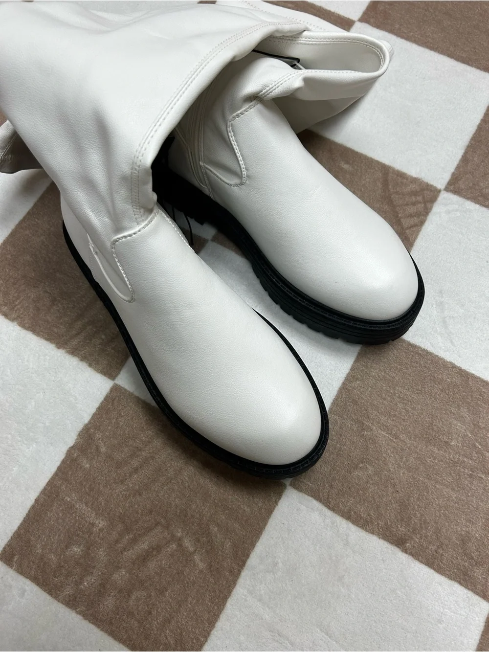 N/A stylish white